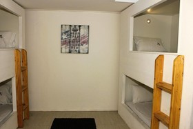 Hostel Bed & Wine