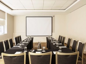 Hotel Pullman Santiago El Bosque