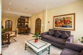 RQ Hotel Dacarlo
