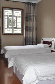 Lixian County Taoping Qiang Village Erma Inn