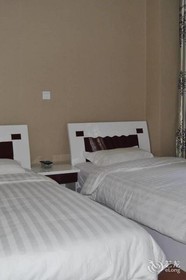 Lixian County Taoping Qiang Village Erma Inn