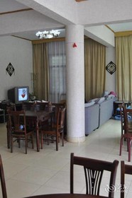 Lixian County Taoping Qiang Village Erma Inn