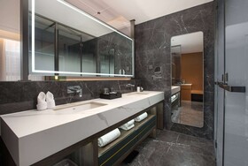 Days Hotel by Wyndham Luzhou Gulin