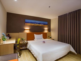 IU Hotel Luliang Xiaoyi Zhenxing Street