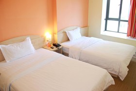 7Days Inn Zhengzhou Jinshui Road Zijingshan Subway Station