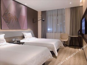 IU Hotels Zhengzhou Zhengdong New District The First Affiliated Hospital of Zhengzhou University