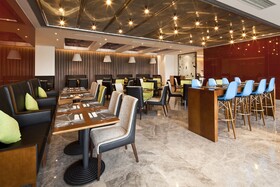 Q box Hotel Zhengzhou