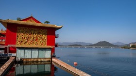 Lakeview Houseboat Hotel & Resort