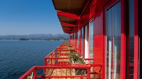 Lakeview Houseboat Hotel & Resort