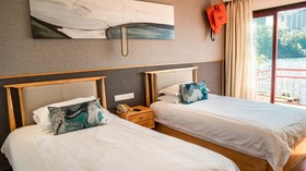 Lakeview Houseboat Hotel & Resort