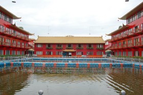 Lakeview Houseboat Hotel & Resort