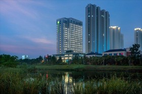 Holiday Inn Fuyang, an IHG Hotel