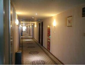 Super 8 by Wyndham Jining Ren Cheng Da Dao
