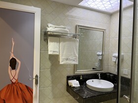 Wesley Rosegarden Lushan