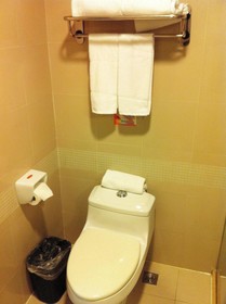 Home Inn Wujiang Shengze Wealth Center