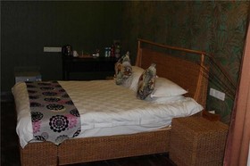 Shiquan Street No. 5 Theme Hotel