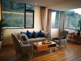 Taihu Baopu Water House