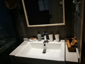 Taihu Baopu Water House