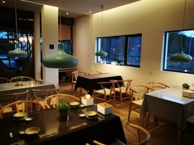 Taihu Baopu Water House