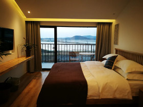 Taihu Baopu Water House