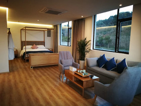 Taihu Baopu Water House