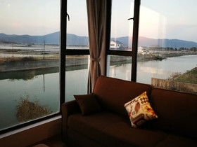 Taihu Baopu Water House