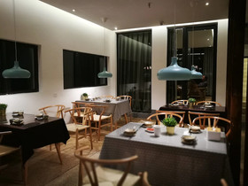 Taihu Baopu Water House