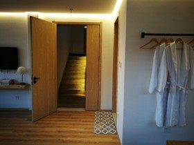 Taihu Baopu Water House