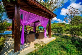 Slender West Lake Hot Spring Resort