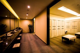 Slender West Lake Hot Spring Resort