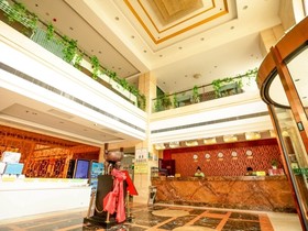 GreenTree Inn Wuyishan Road Shopping Center Business Hotel
