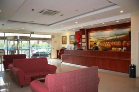 Hanting Hotel Qingdao May Fourth Square