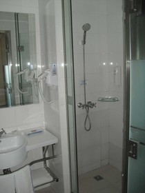 Hanting Hotel Qingdao May Fourth Square