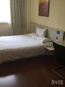 Hanting Hotel Qingdao May Fourth Square