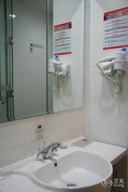 Hanting Hotel Qingdao May Fourth Square