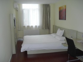 Hanting Hotel Qingdao May Fourth Square