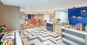 Holiday Inn Express Qingdao City Center