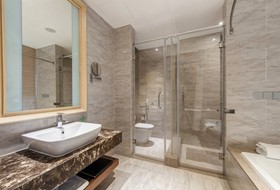 Holiday Inn Qingdao Expo