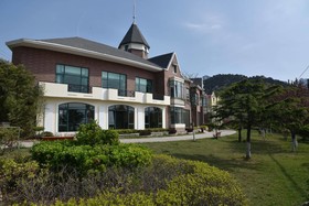 Qingdao Oceanside Resort Hotel