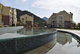 Qingdao Oceanside Resort Hotel