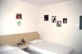 Qingdao Xiaogangwan Business Hotel