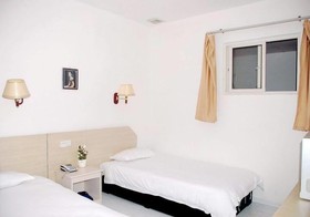 Qingdao Xiaogangwan Business Hotel