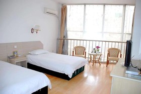 Qingdao Xiaogangwan Business Hotel