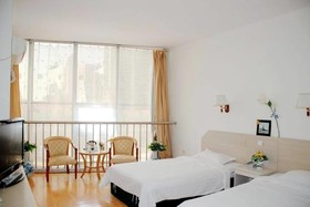 Qingdao Xiaogangwan Business Hotel