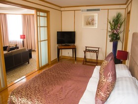 Royal Garden Hotel