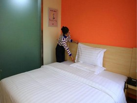 7 Days Inn Qinhuangdao Changjiang Road Chinese Medicine Hospital Branch