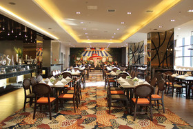 Jinjiang Peninsula Seasons Hotel