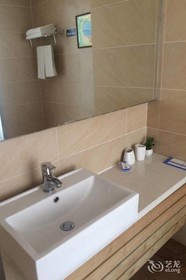 Holiday Bay Fashion Hotel