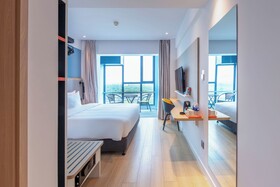 Holiday Inn Express Shanghai Pudong Airport