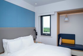 Holiday Inn Express Shanghai Pudong Airport